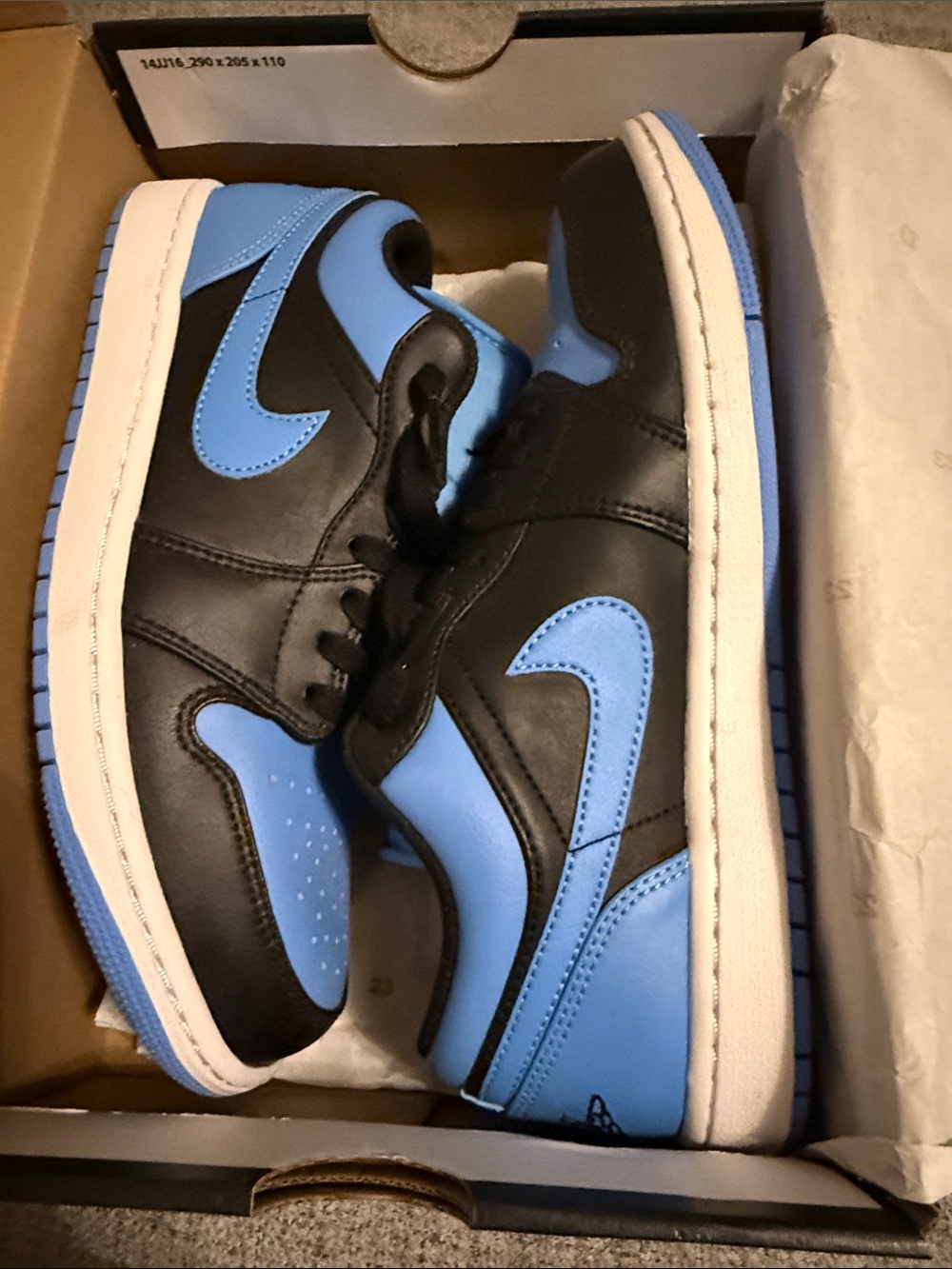 Nike Men’s Black and Light Blue Low-Top Sneakers
